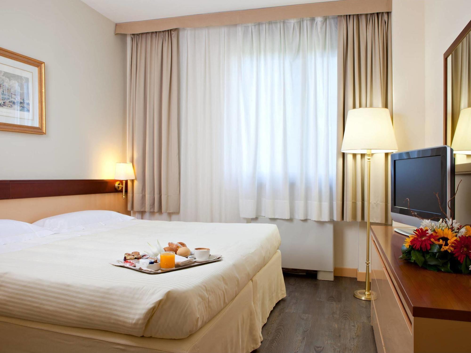 Unaway Hotel & Residence Quark Due Milano Экстерьер фото