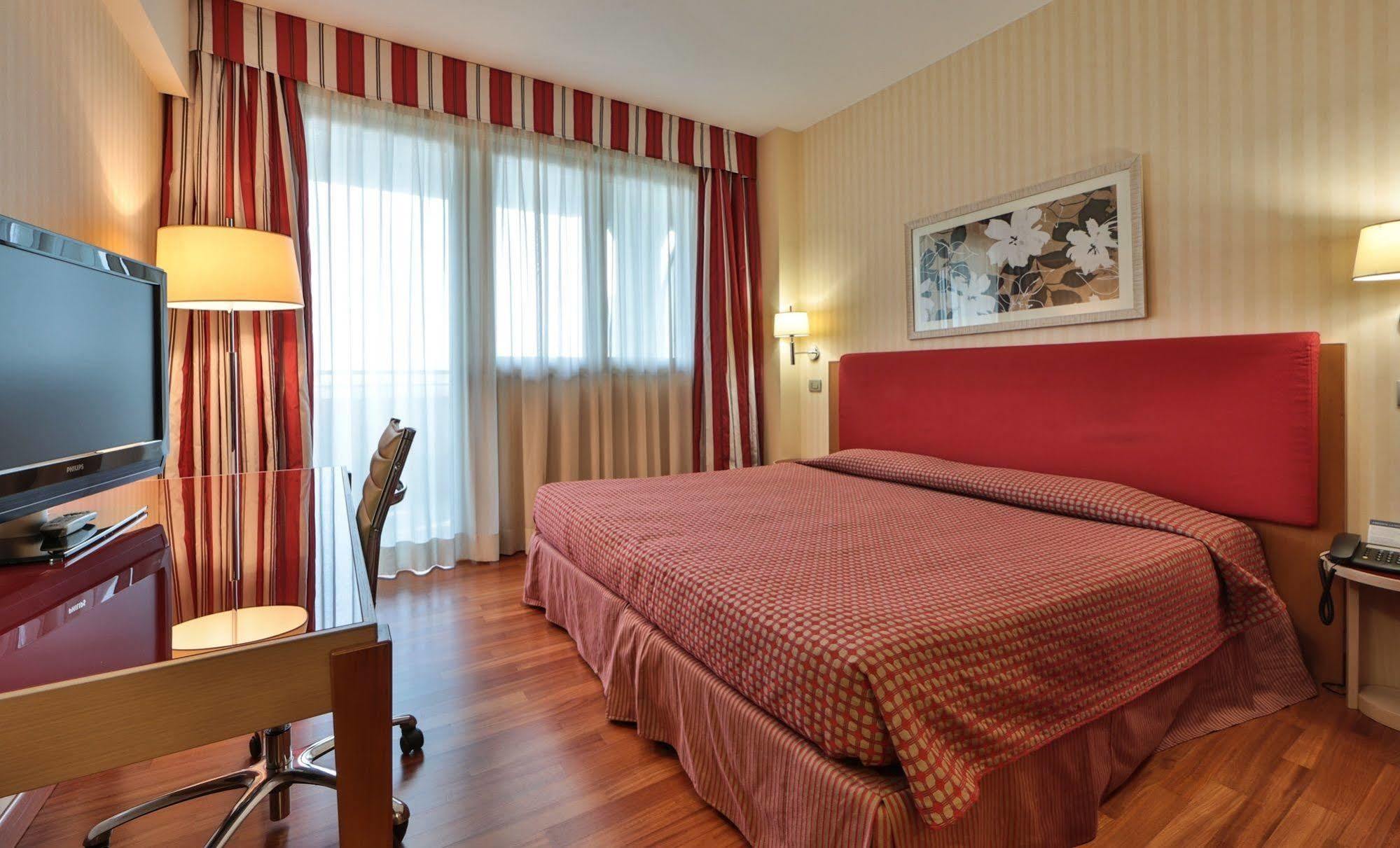Unaway Hotel & Residence Quark Due Milano Экстерьер фото