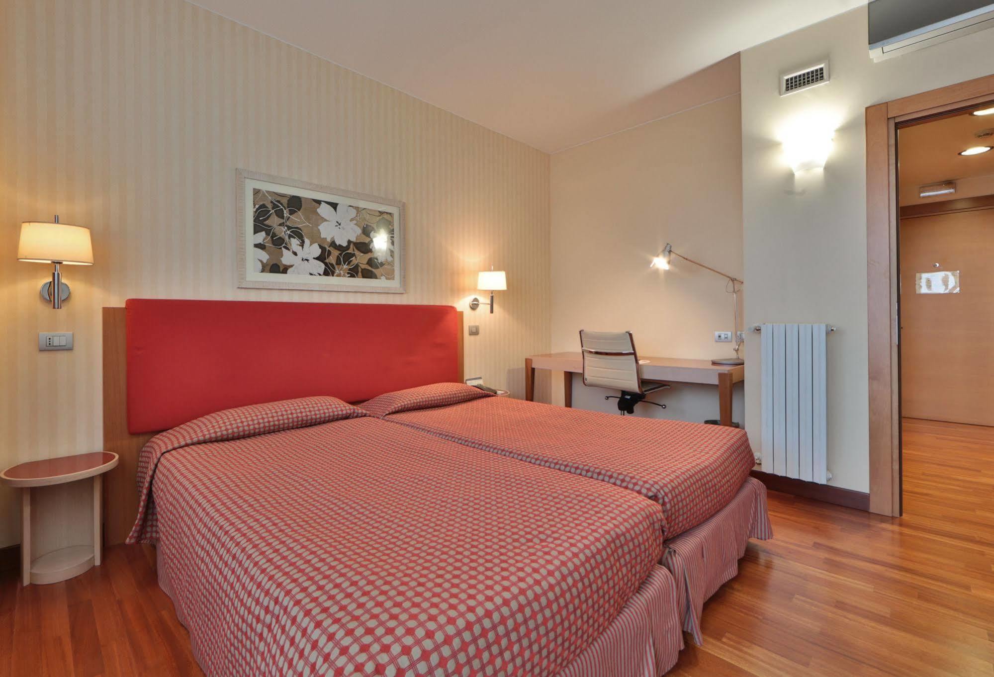 Unaway Hotel & Residence Quark Due Milano Экстерьер фото