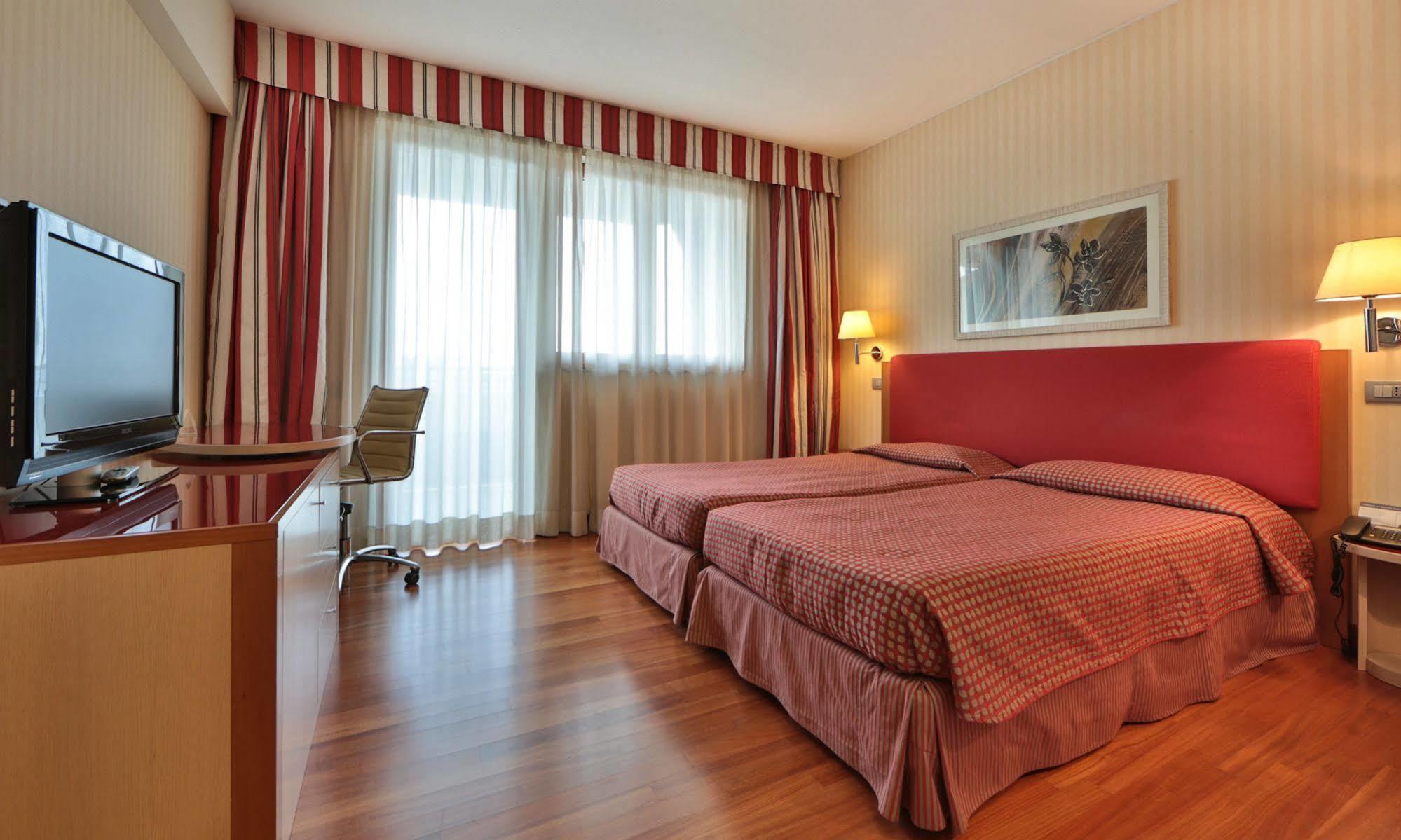 Unaway Hotel & Residence Quark Due Milano Экстерьер фото