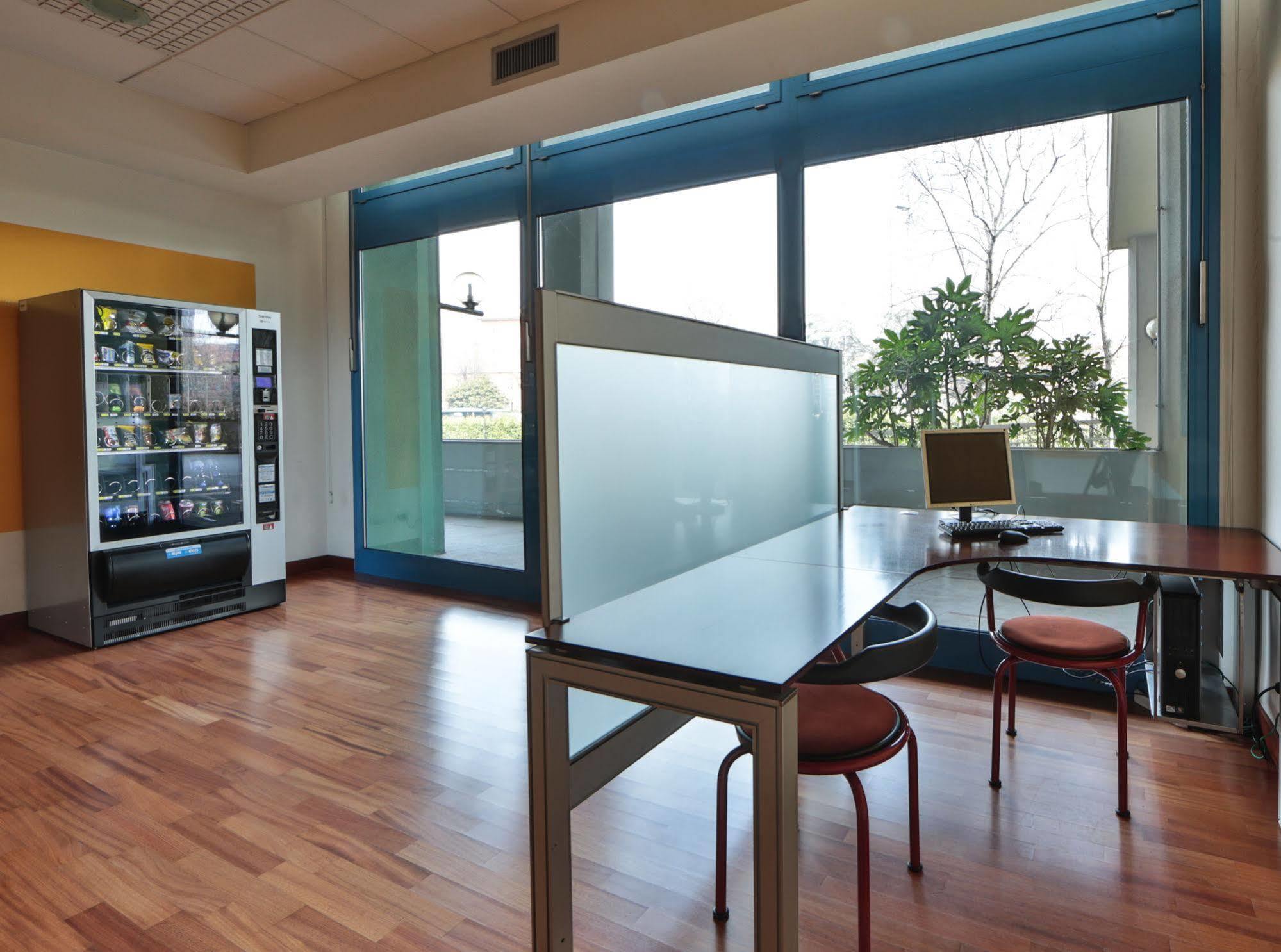 Unaway Hotel & Residence Quark Due Milano Экстерьер фото