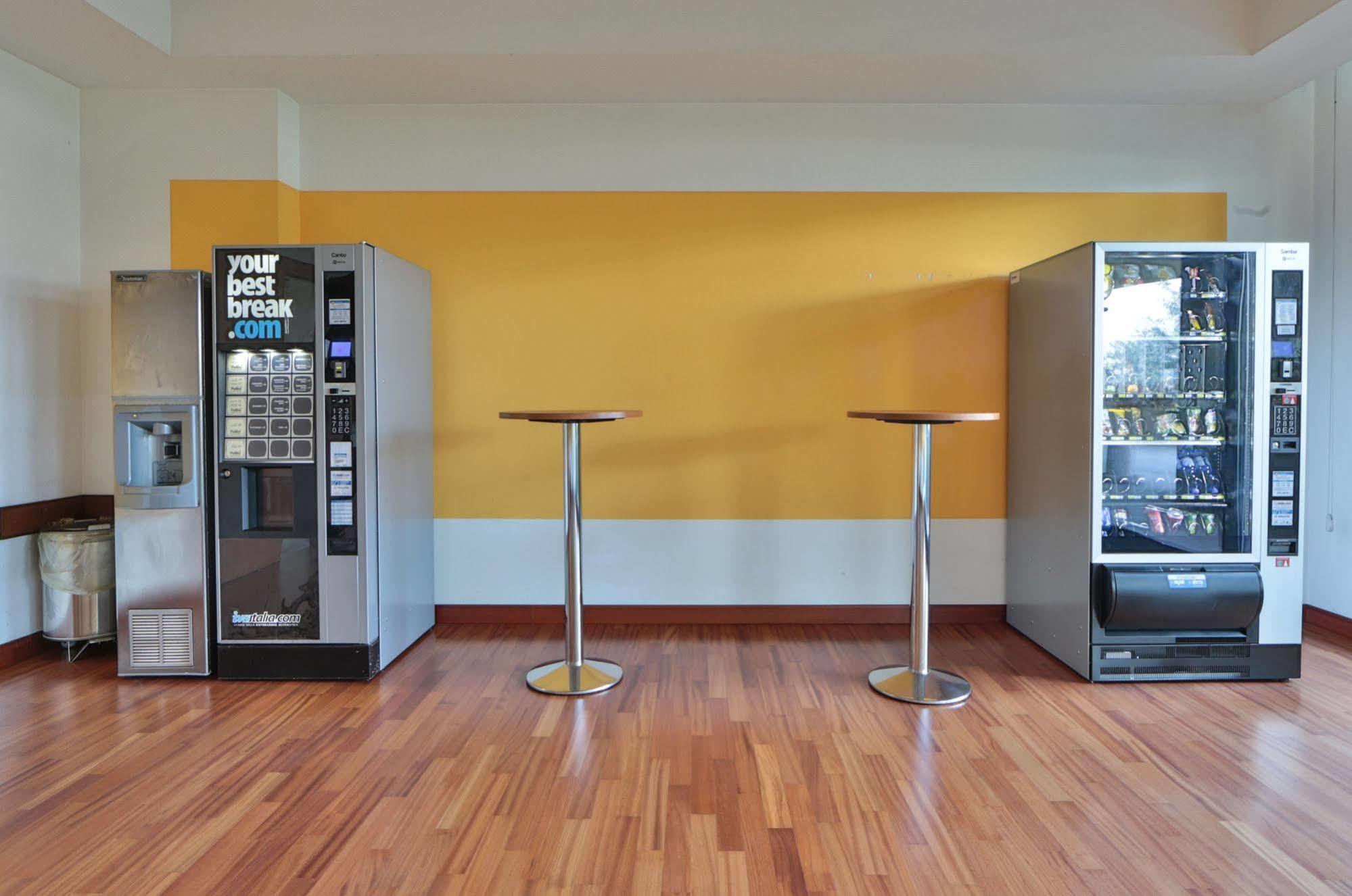 Unaway Hotel & Residence Quark Due Milano Экстерьер фото